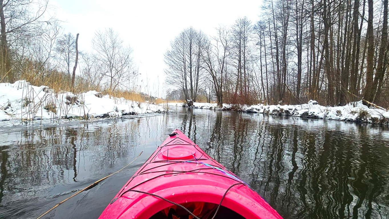 Wywrotka zimą. Historia, którą nie każdy kajakarz chciałby opowiadać.