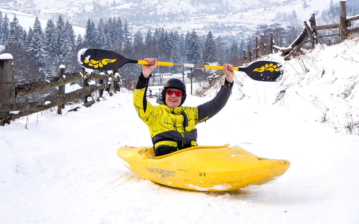 Dlaczego warto pływać kajakiem zimą?